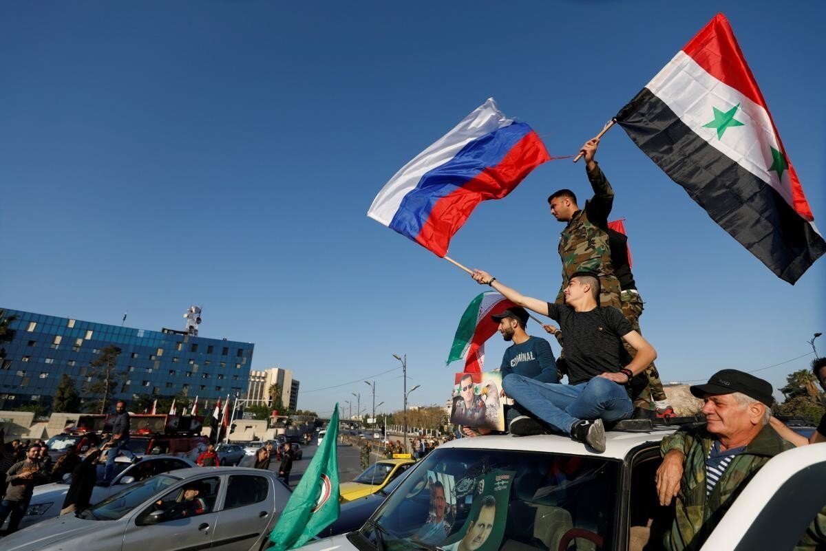 Россия защищает донбассовцев от Киева… а кто защищает Россию от нападок Запада?