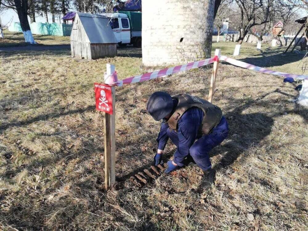 Украинские боевики минируют детские площадки и&nbsp;дворы (видео)