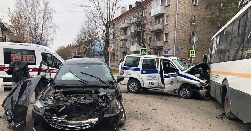 Авария дня. В Подмосковье спешившие на вызов полицейские устроили серьёзное ДТП