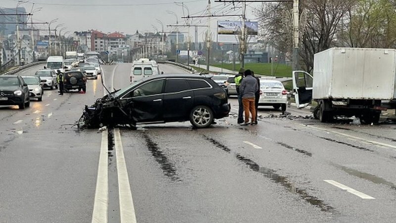 Авария дня. ДТП с тремя машинами в Воронеже