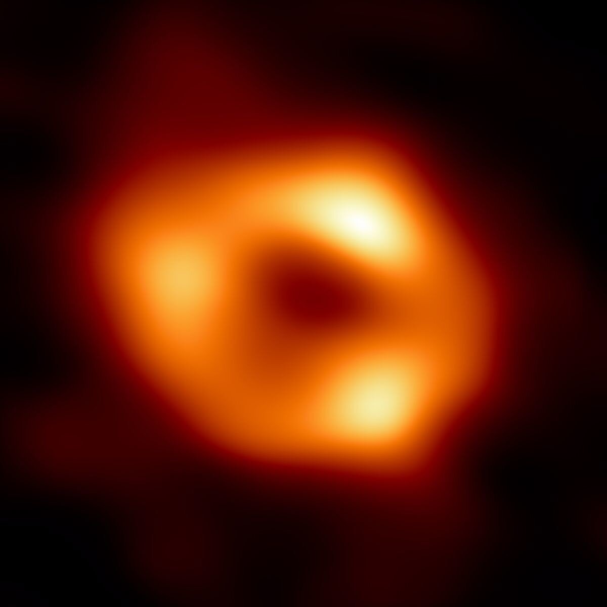 Знакомьтесь - Стрелец A*: Астрономы показали первое изображение черной дыры в сердце Млечного Пути