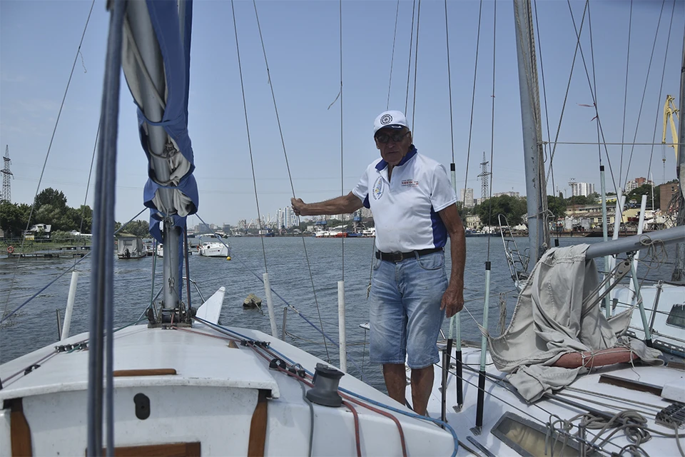 Яхтсмен-самоучка из Ростова построил судно и путешествует по миру