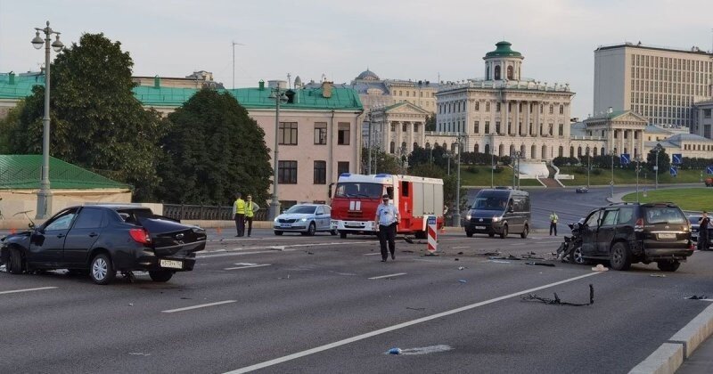 Авария дня. Смертельное ДТП на Большом Каменном мосту в Москве