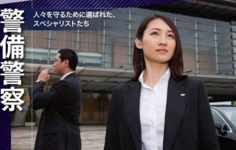Личный телохранитель Синдзо Абэ Моэми Ишида достает пистолет за 0,2 секунды