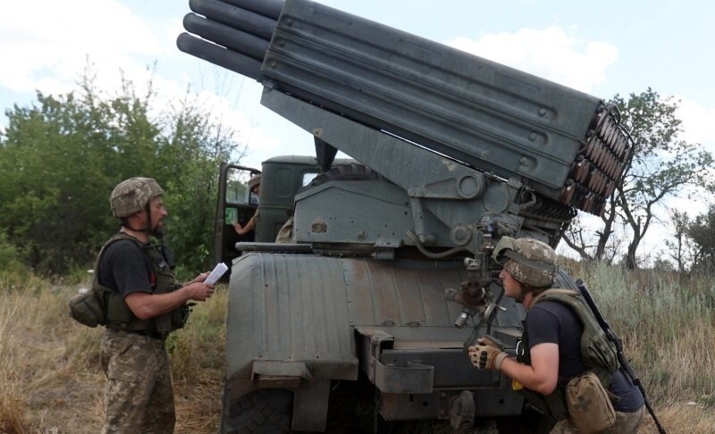 Как Казахстан подогревает хохлов военной техникой