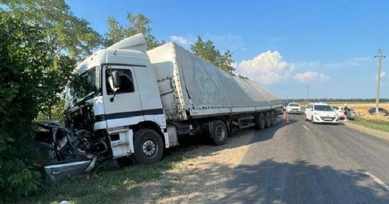 Авария дня.  Семья из пяти человек погибла в ДТП в Краснодарском крае