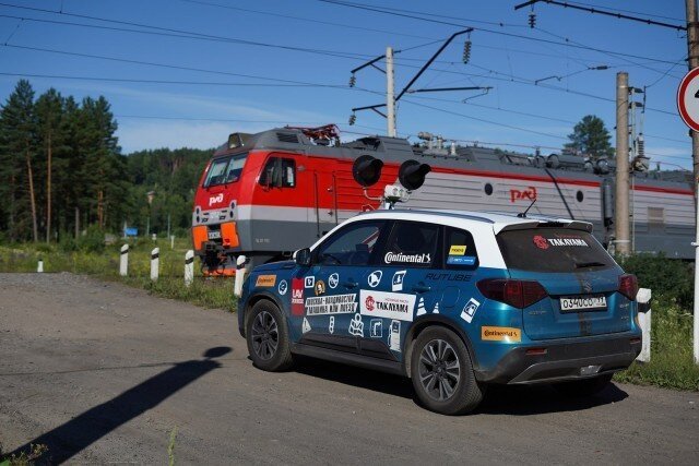 Кто быстрее?! Завершилась гонка автомобиля и поезда из Москвы во Владивосток