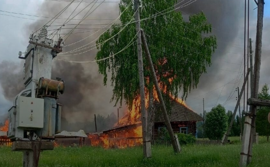 Подростки сожгли дом многодетной семьи ради лайков. В уголовном деле отказано