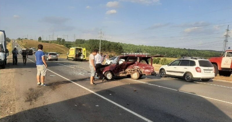 Авария дня. Серьезное ДТП на трассе в Чувашии