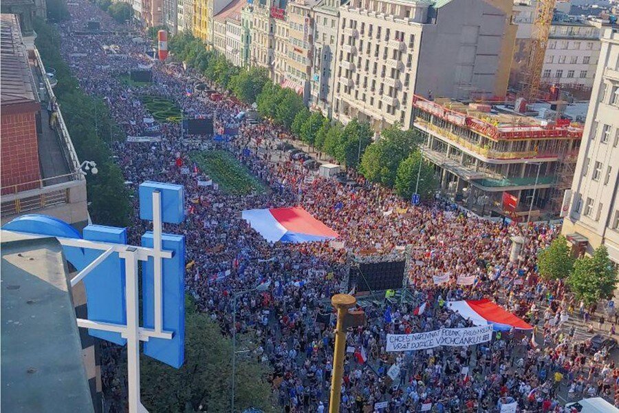 О двух митингах в одной Праге