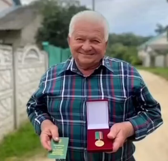 Украинский пенсионер "одним выстрелом из берданки сбил" русский Су-34