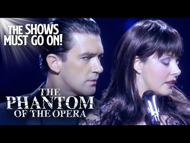 отличное исполнение гениальной музыки Уэббера: 'The Phantom of The Opera' Sar...