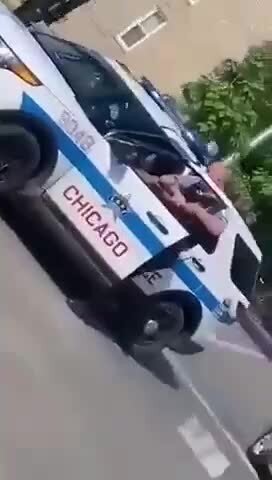 Обезьяна с гранатой