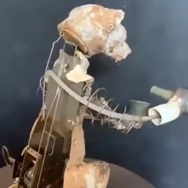 Старинный автомат, мех мишки сожрала моль