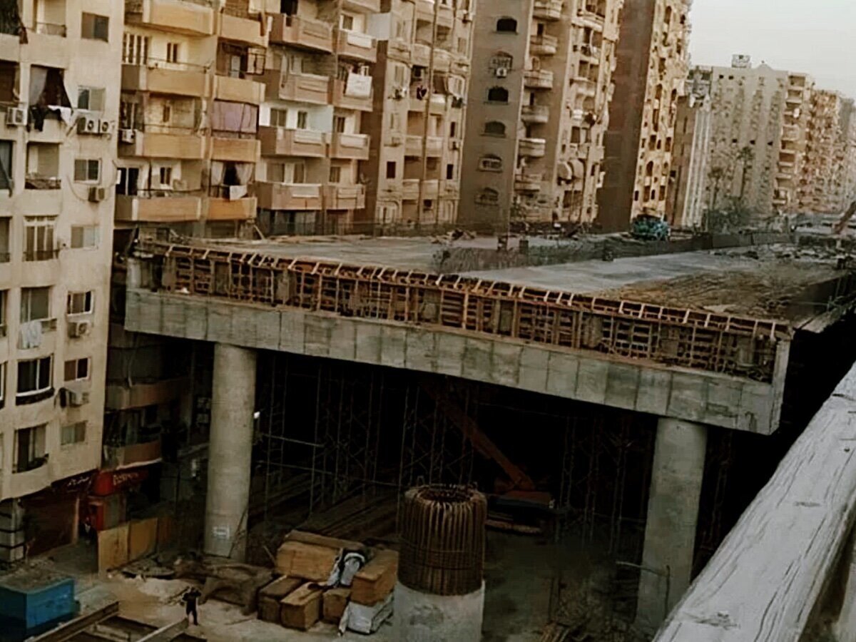 Мост в квартиру: в Каире строят трассу, проходящую в полуметре от окон жителей многоэтажек