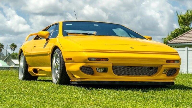 Жёлтый Lotus Esprit V8 Last Edition 2003 года продали за внушительную сумму