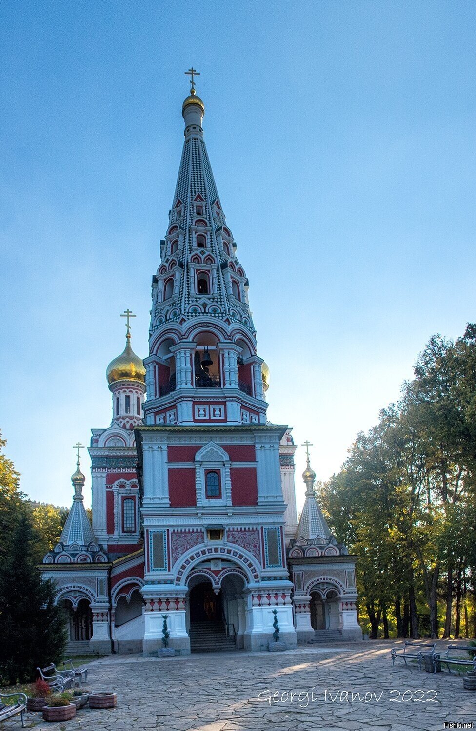 Храм-памятник Рождества Христова -находится на южной стороне Шипкинского пере...