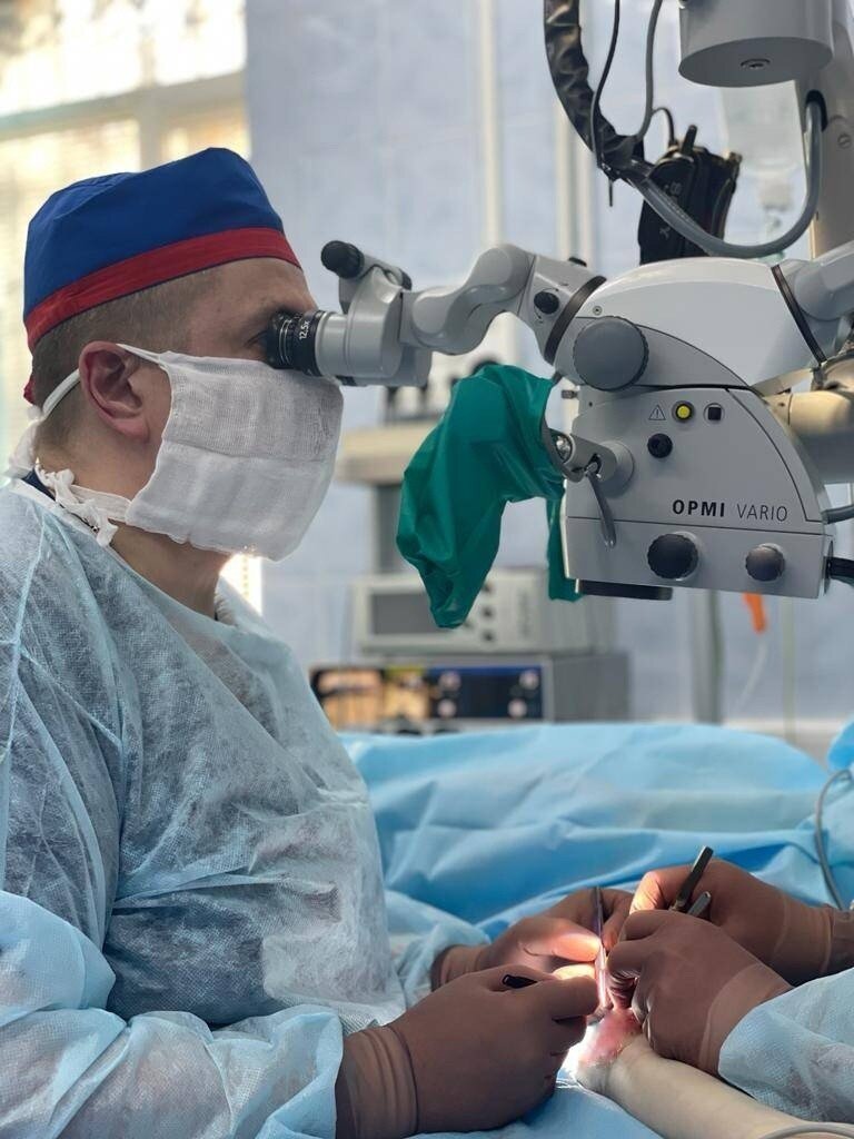 Микрохирурги Филатовской больницы реплантировали отсеченную кисть подростку