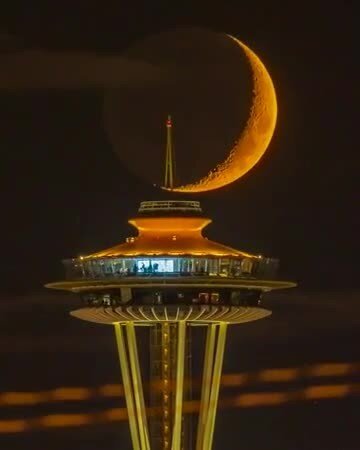 Луна над Сиэтлом