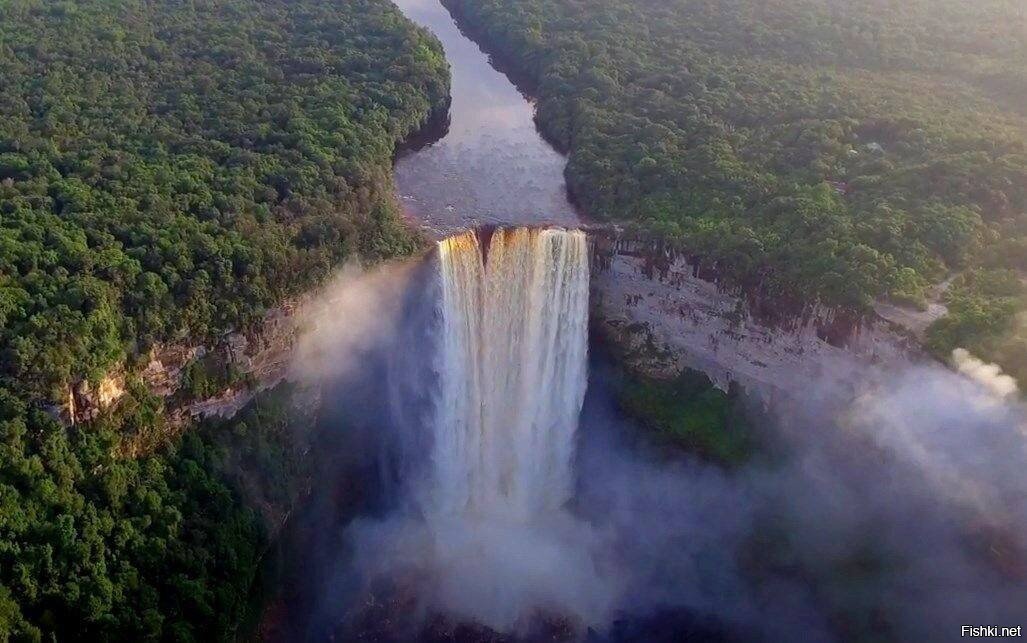 Кайету́р — водопад, расположенный на реке Потаро в западной Гайане