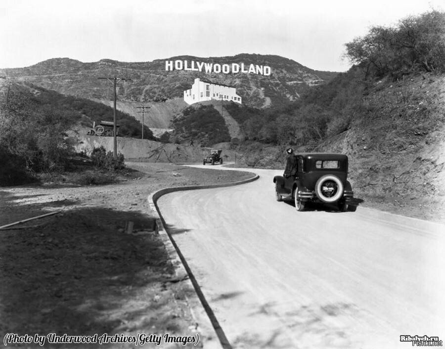 Поначалу знаменитая надпись выглядела так и являлась рекламой недвижимости с ...