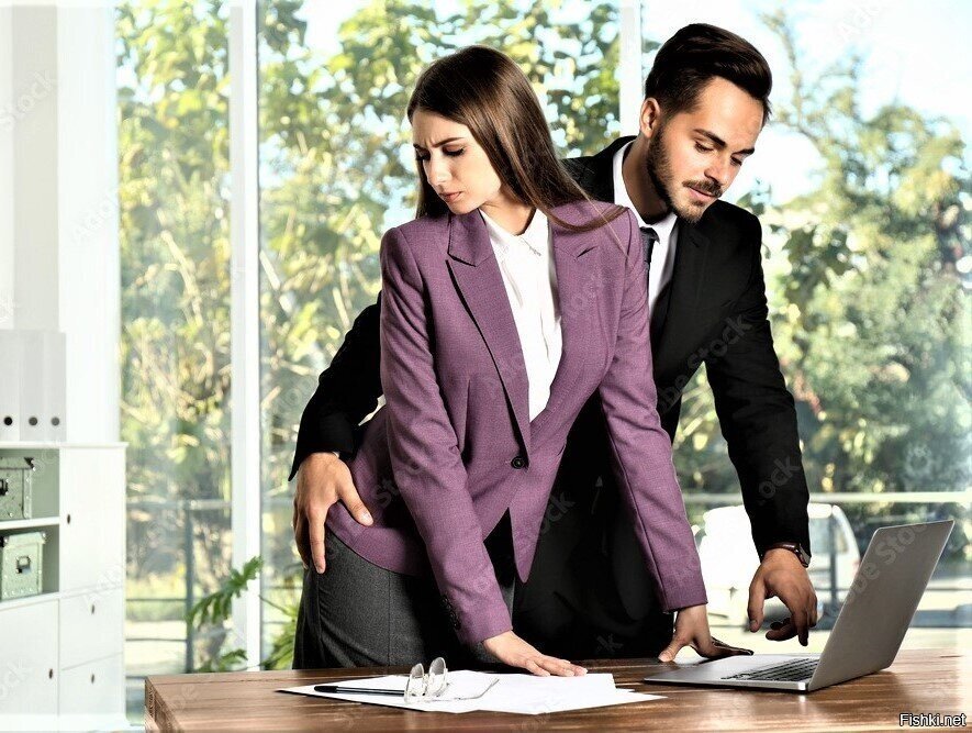 В офисе Джонни хотел одну девушку, но она принадлежала другому