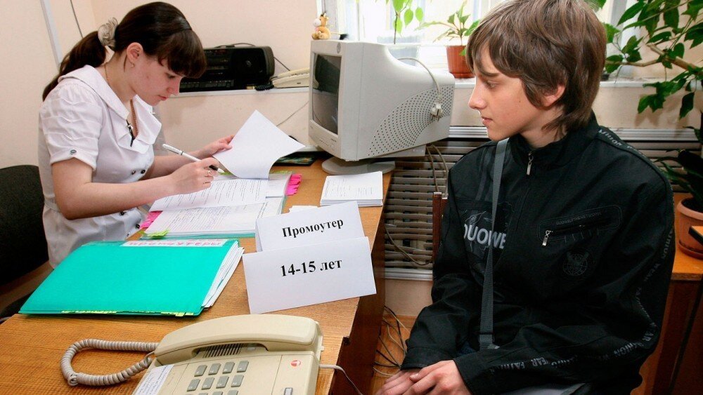 "Единая Россия" внесла в Госдуму законопроект, который упростит устройство на работу подростков