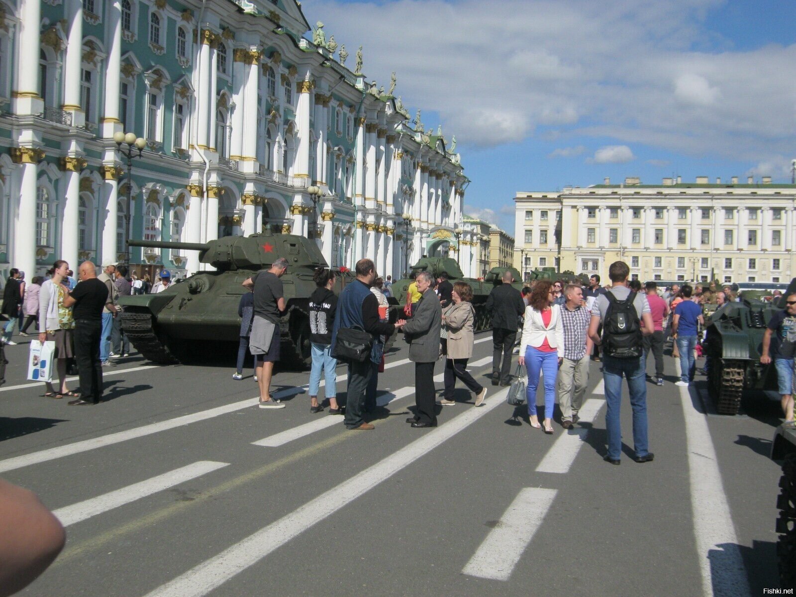Военная техника на Дворцовой