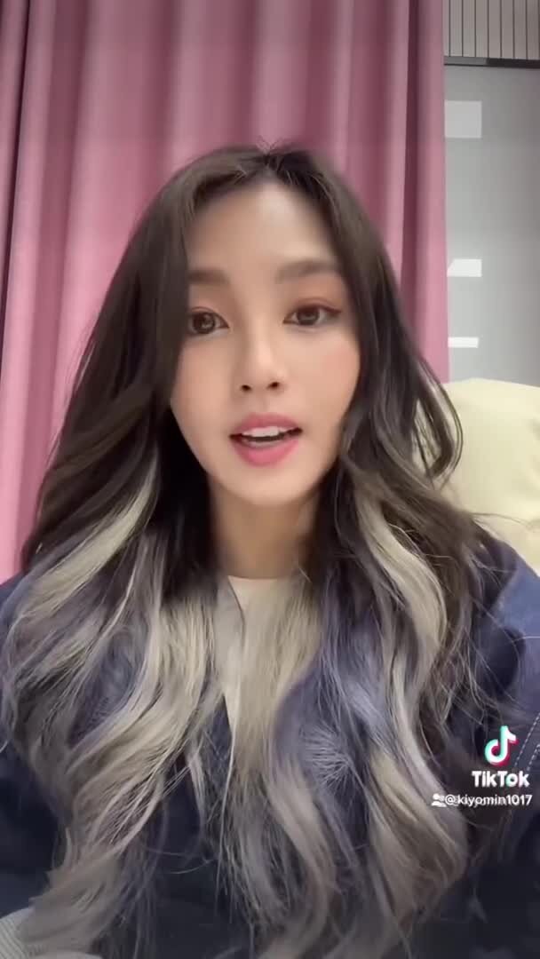 Симпатичная кореянка