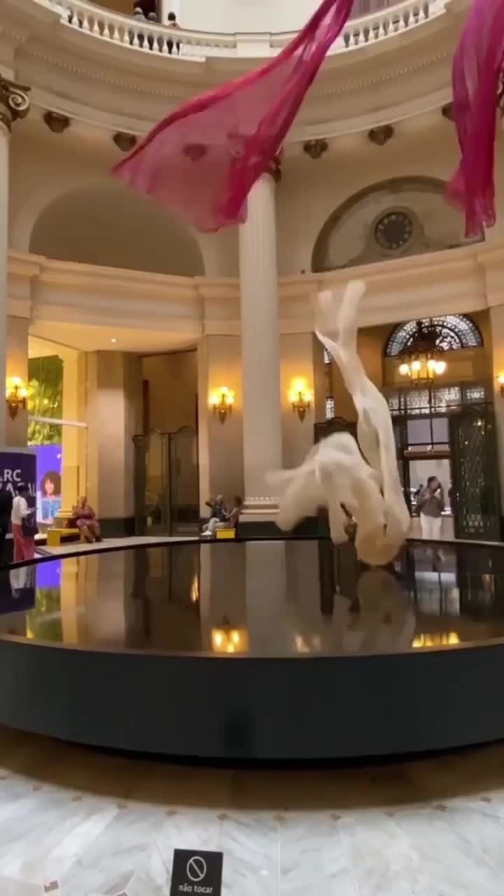 Красивая душевная инсталляция