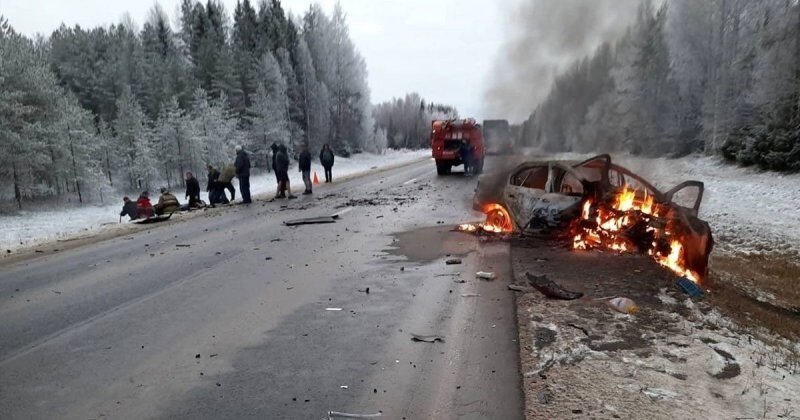Авария дня. Огненное ДТП с погибшими на трассе в Архангельской области