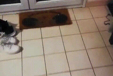 - Аааа, пуститтяя, срочно