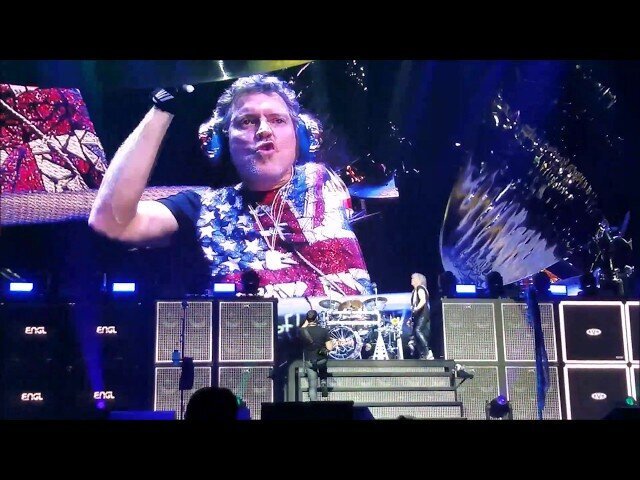 Однорукий барабанщик Def Lepard: