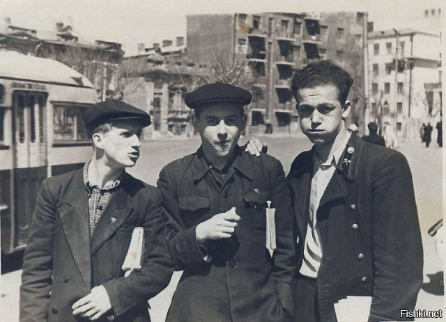 Справа молодой Иосиф Кобзон