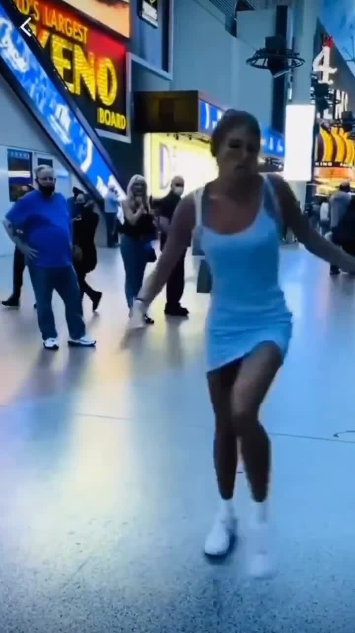 весело и раскрепощённо