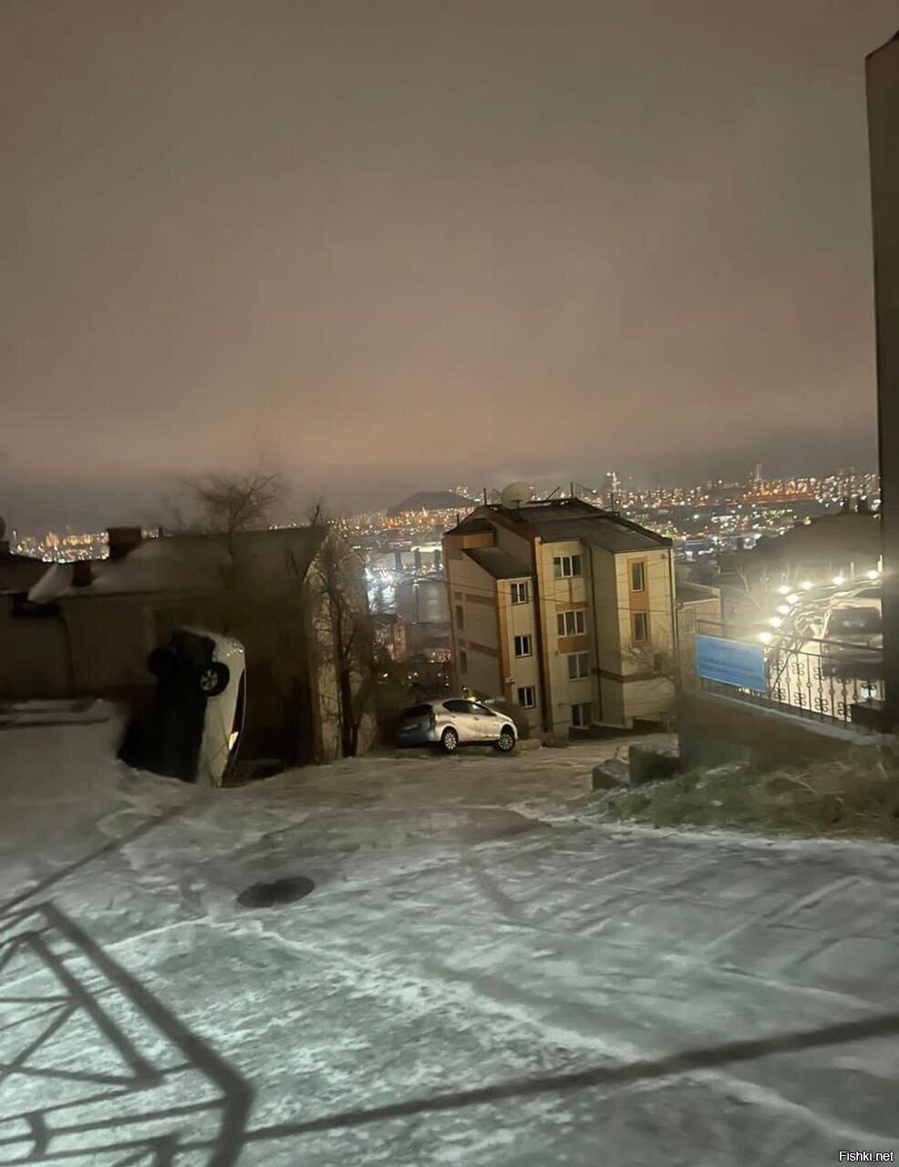 Вечерний Владивосток в ледяной дождь