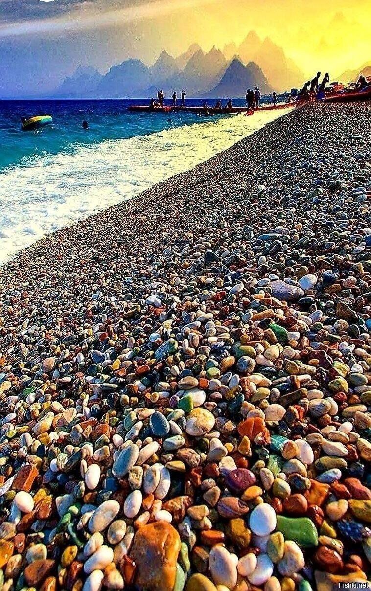 Берег Средиземного моря в Турции