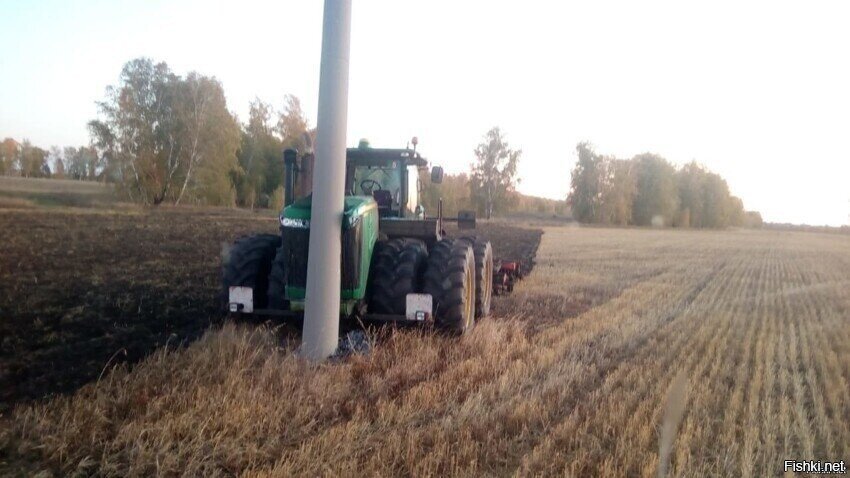 - И тут по встречке столб