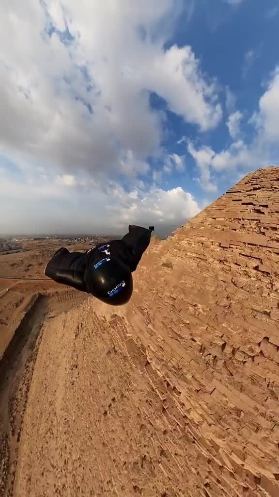 Полёт над пирамидкой