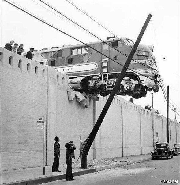 Локомотив сошел с рельс в Лос-Анджелесе в 1948 году