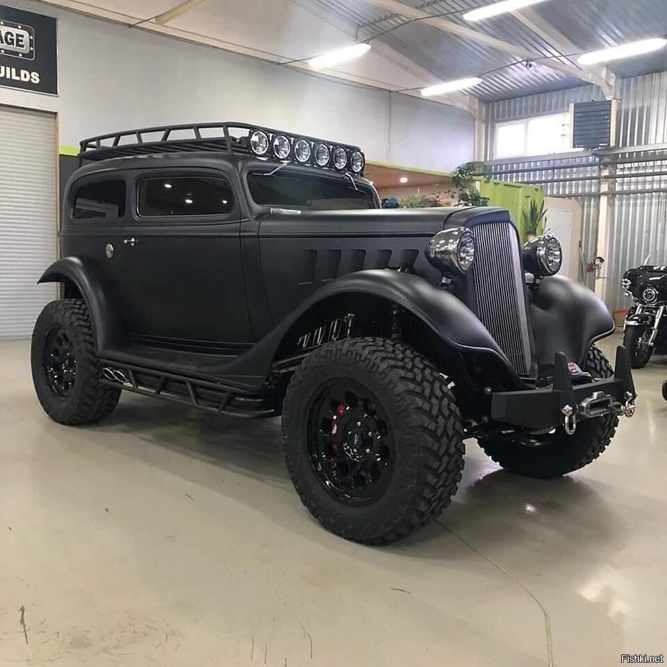 Лютый мускулистый старикан