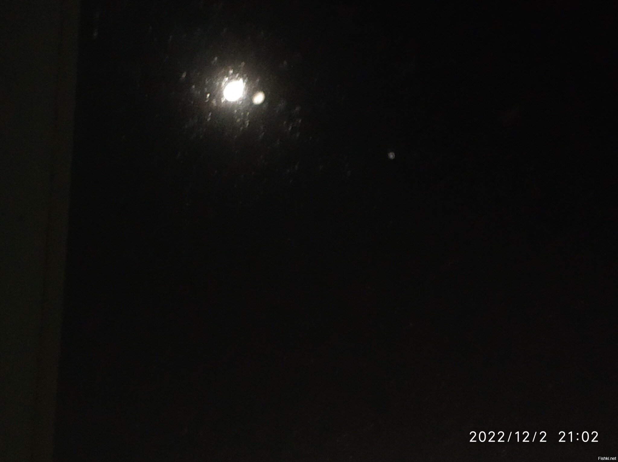 Сейчас очень хорошо видно противостояние Луны и Юпитера