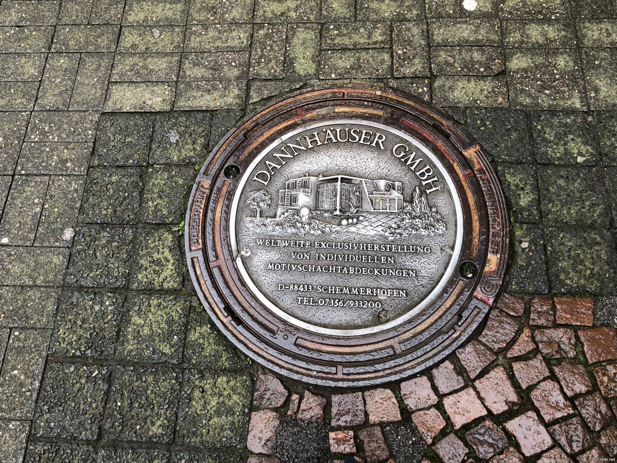 Реклама под ногами