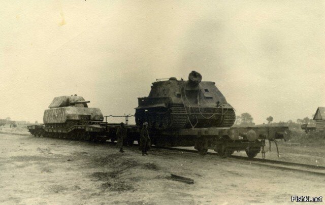 Немецкие сверхтяжёлый танк Маус и тяжёлая штурмовая САУ Штурмтигр по пути в К...