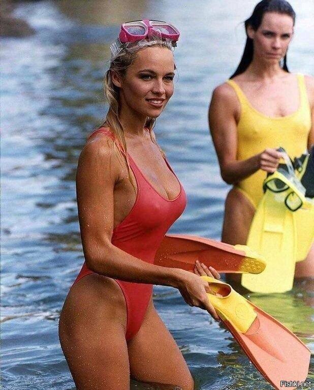 Памела Андерсон на съемках сериала "Спасатели Малибу", 1992 год