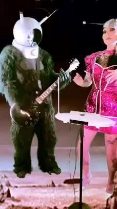 Я в курсе что сегодня не пятница, но немого упоротой музыки не помешает 