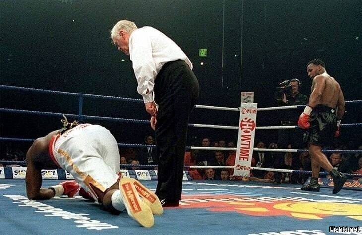 В 2000-м году английская газета купила рекламу на подошвах противника Майка Т...