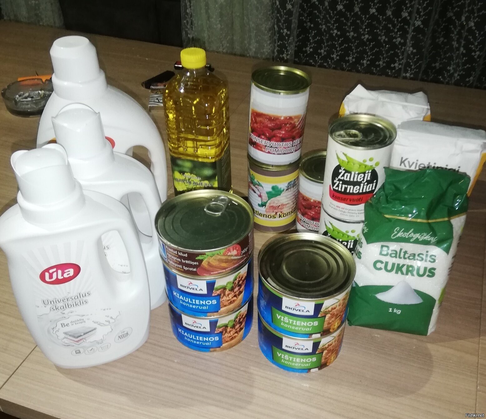 Приезжал младшенький, получает материальную помощь на детей