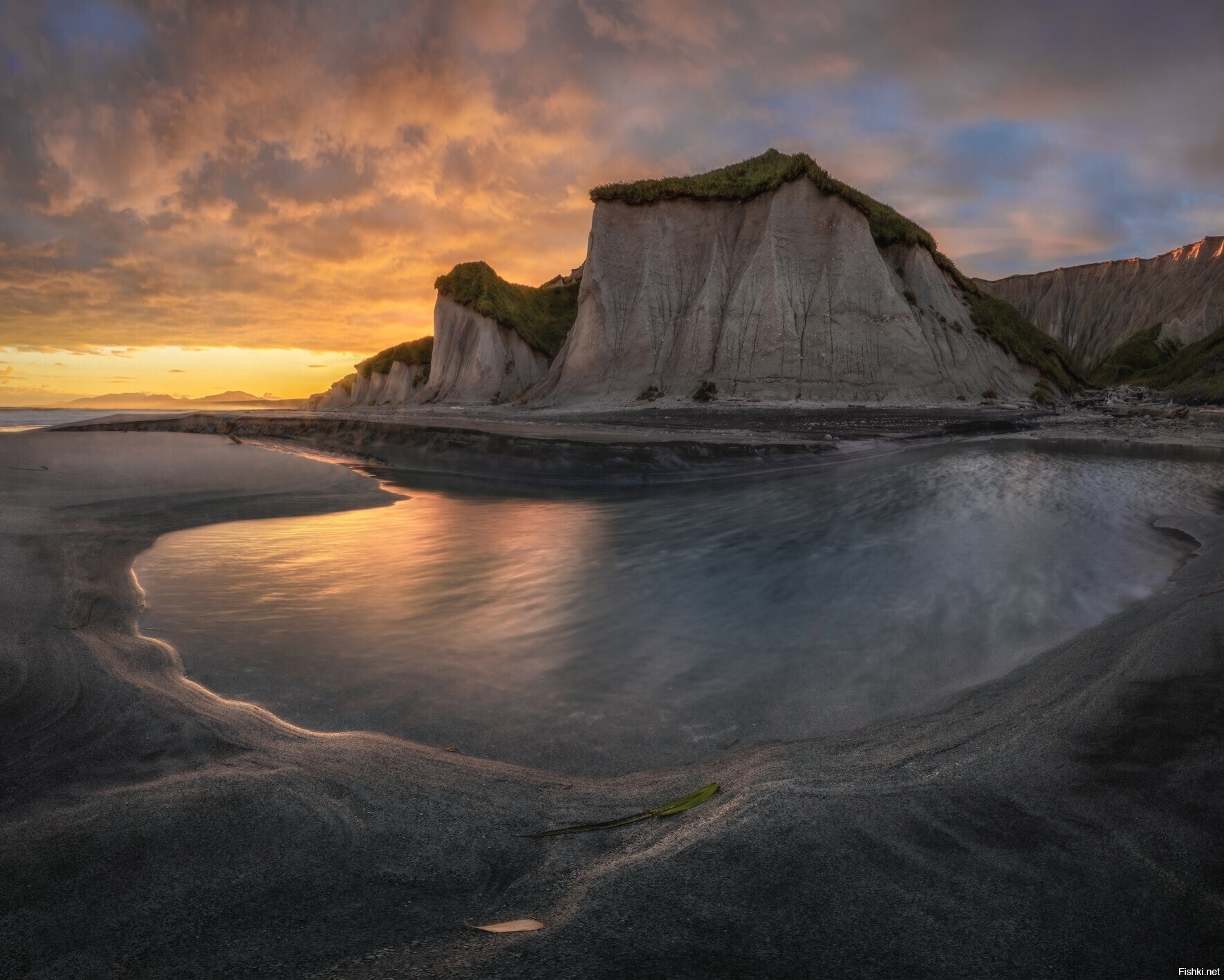 Белые скалы Итурупа