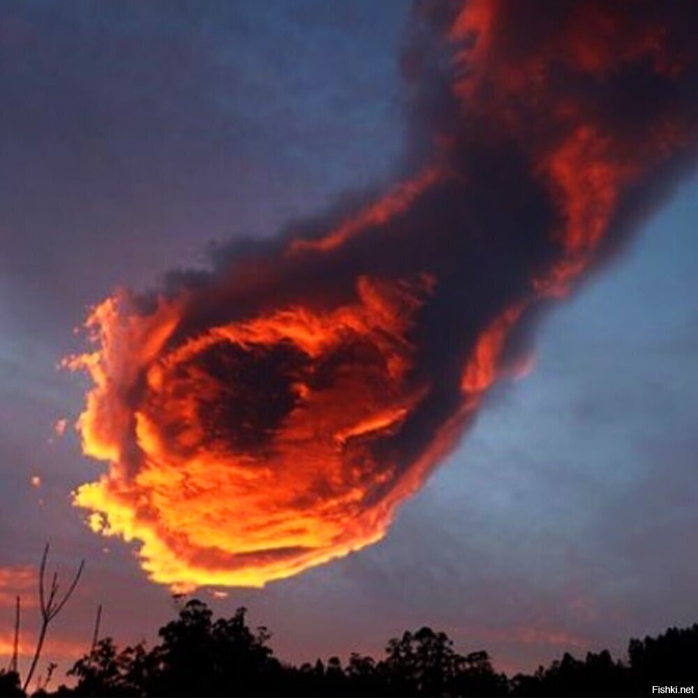 Облако, похожее на огромный огненный шар